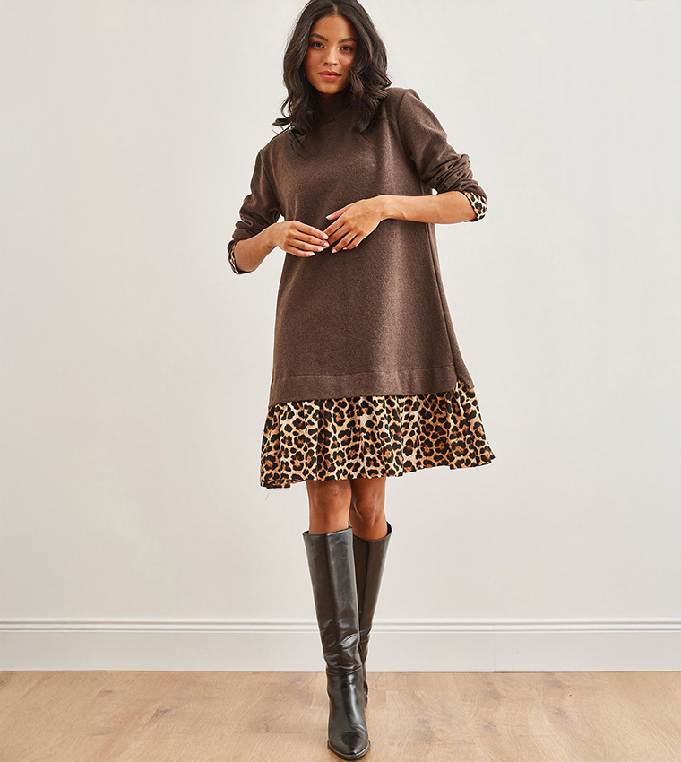 فستان ميني بنقشة زهور وأكمام طويلة