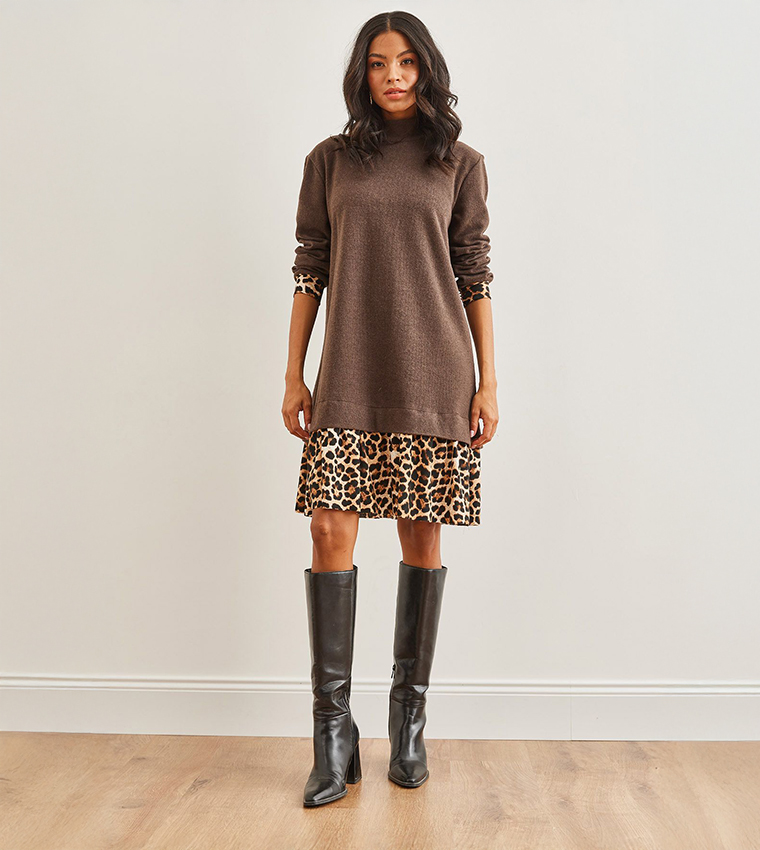 فستان ميني بنقشة زهور وأكمام طويلة