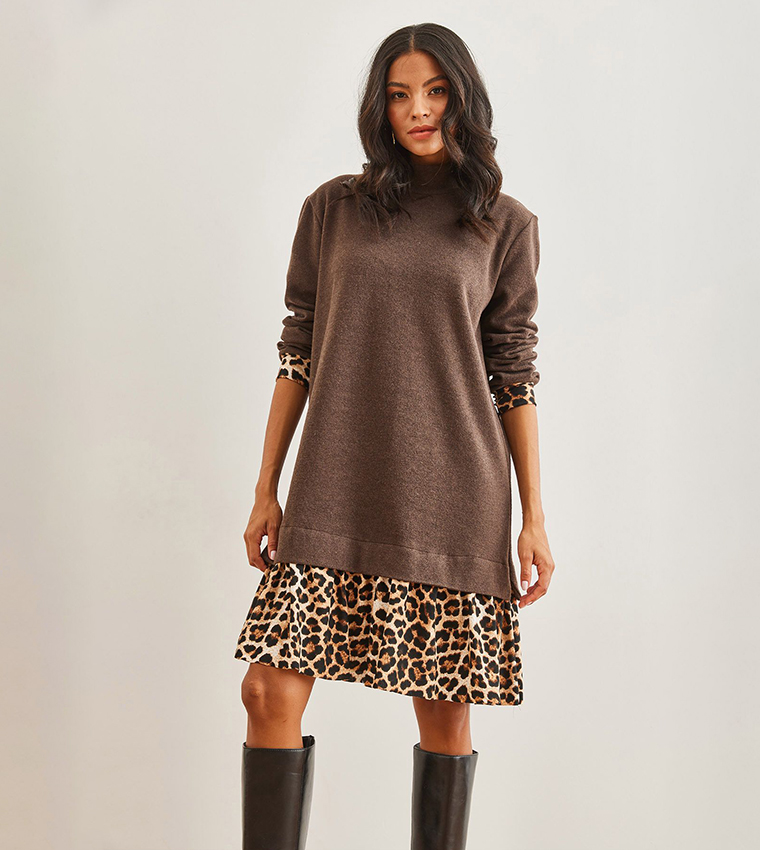 فستان ميني بنقشة زهور وأكمام طويلة