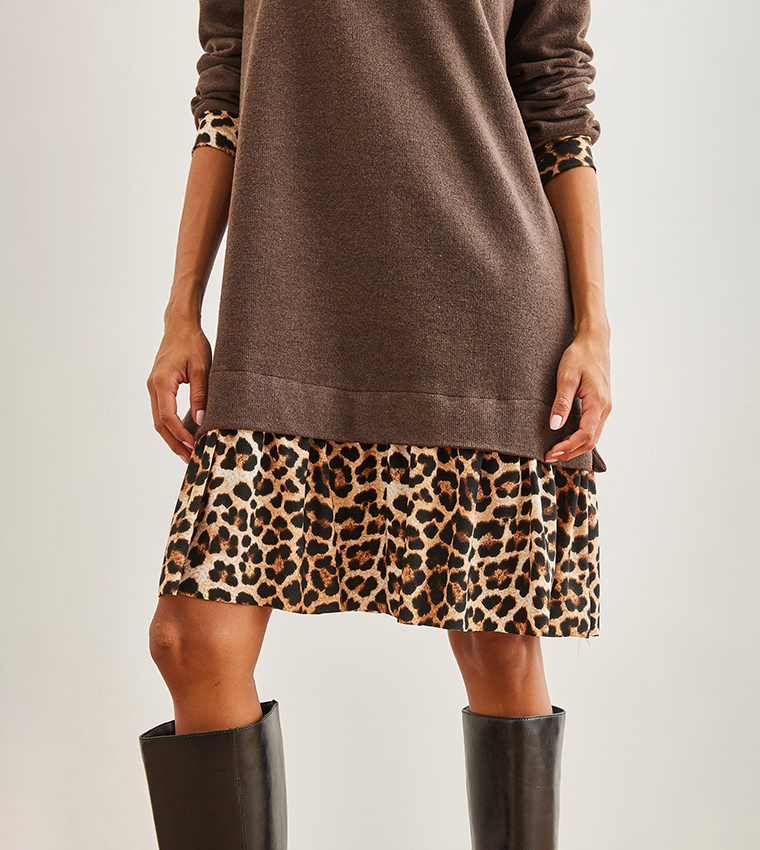 فستان ميني بنقشة زهور وأكمام طويلة