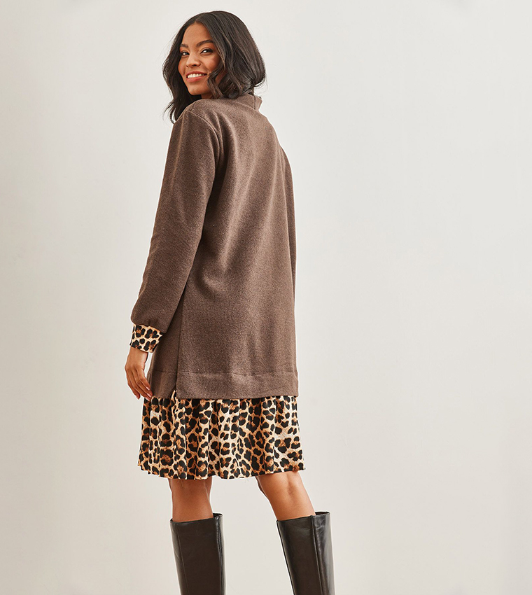 فستان ميني بنقشة زهور وأكمام طويلة