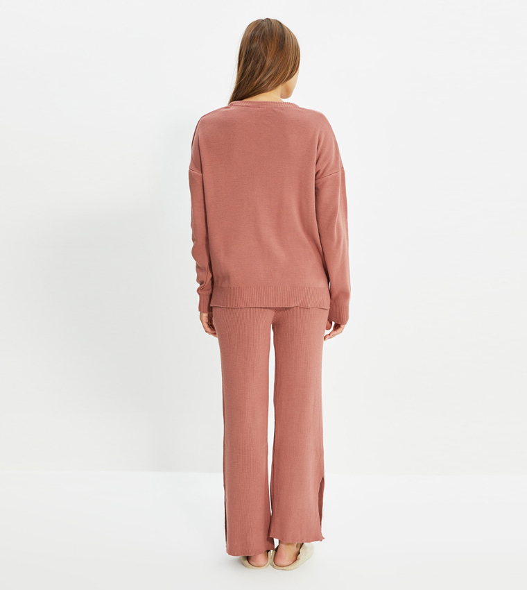 طقم تريكو من توب وبنطال