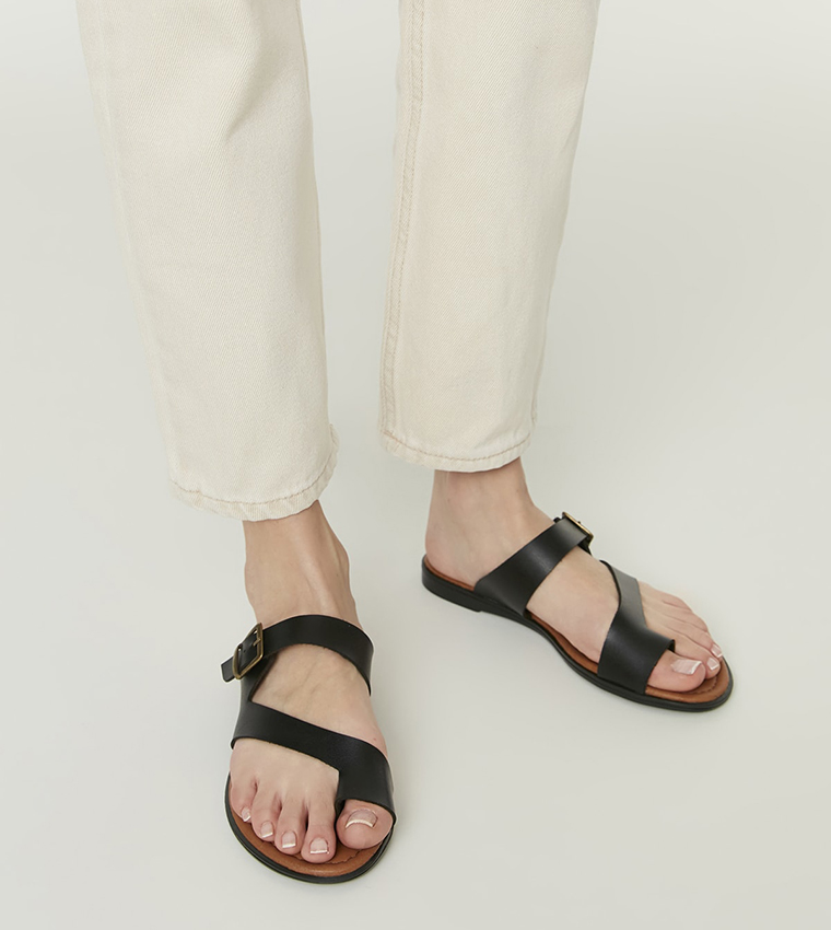 Buy Trendyol Toe Ring Flat Sandals In Black