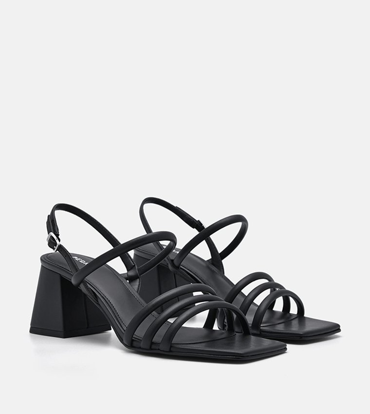 صندل بكعب عريض 