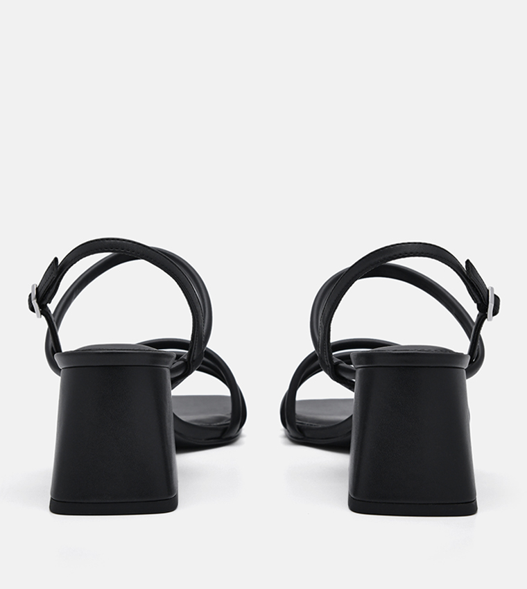 صندل بكعب عريض 