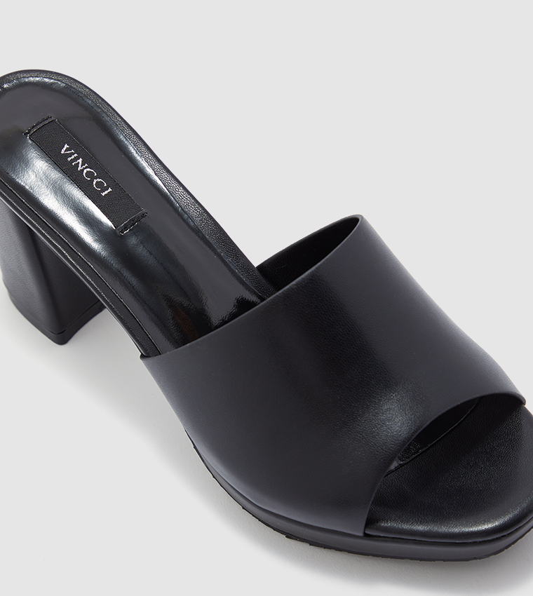 Buy VINCCI Casual Wedge (3 Inches Heels) In Black | 6thStreet Saudi Arabia