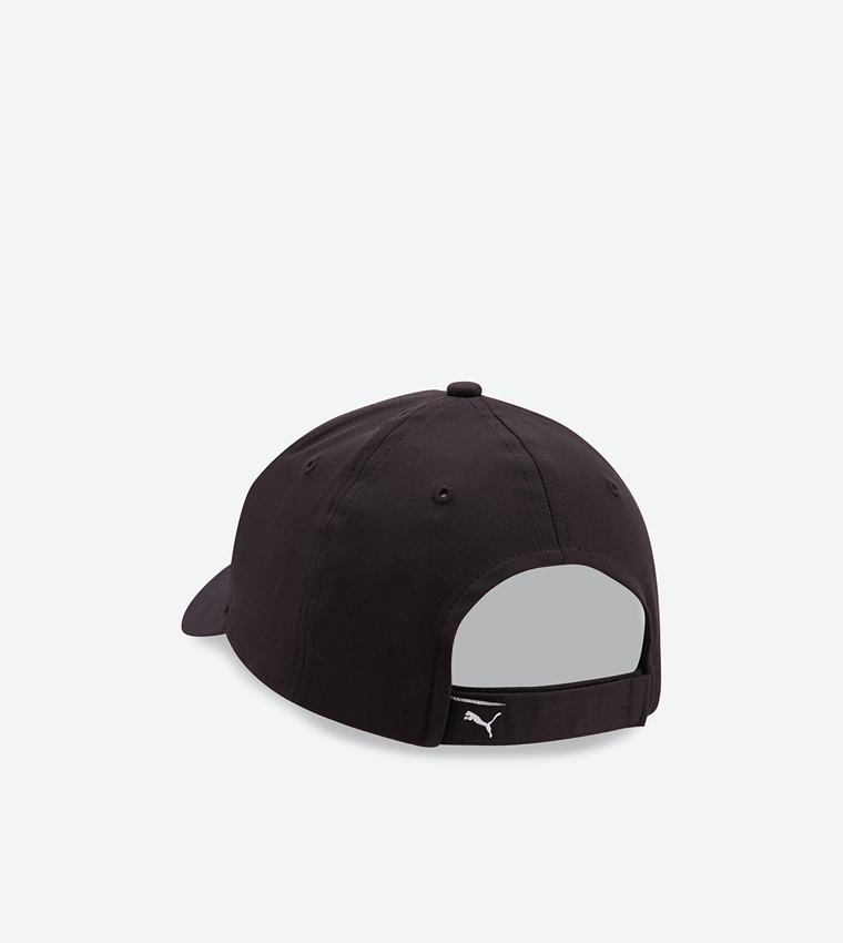 Cap without cheap back strap