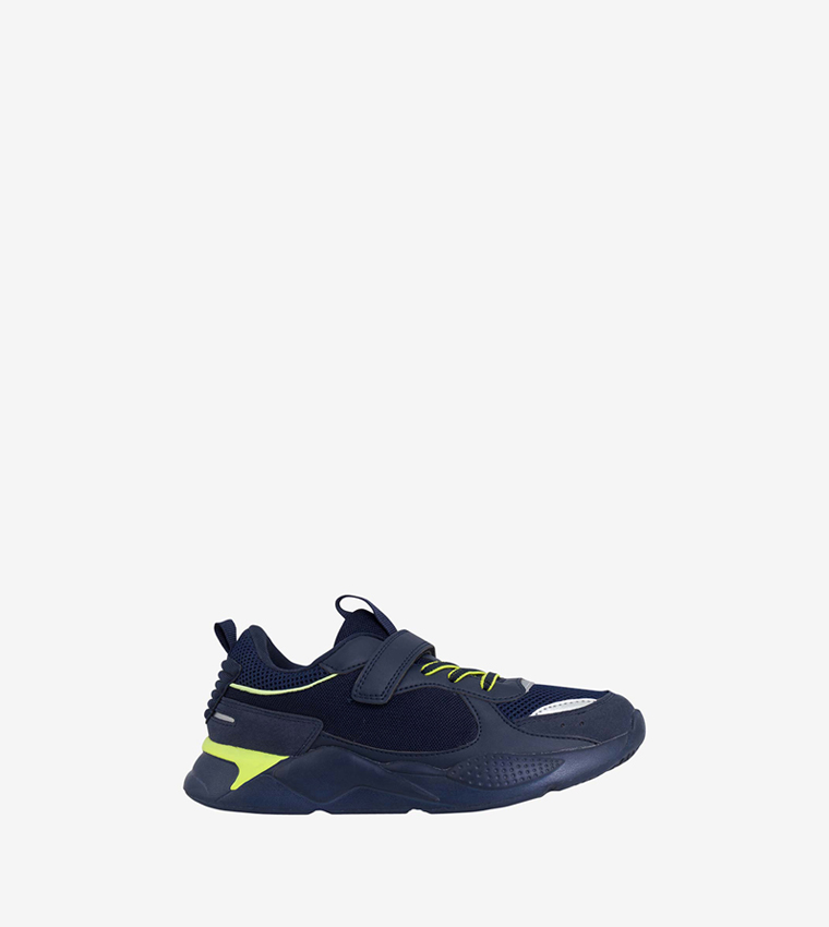Running shoes with velcro closure clearance
