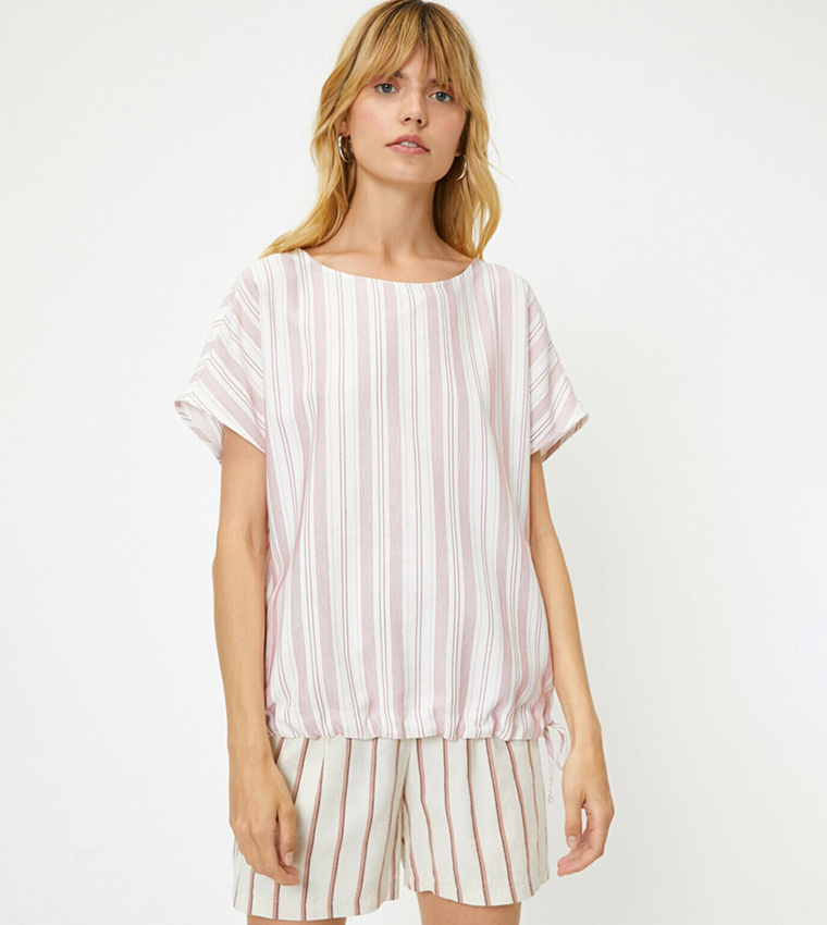  توب بياقة دائرية وأكمام قصيرة 