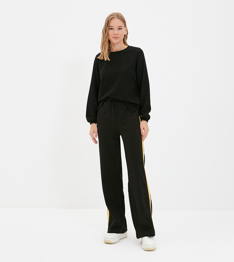 Wide bottom sweatpants sales