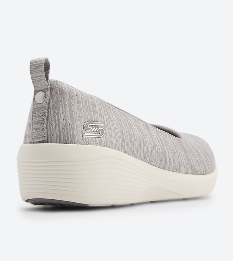 23752 skechers