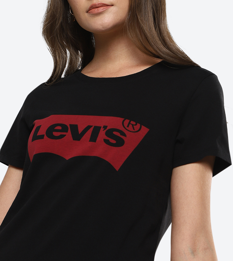 Buy Levi's Logo Printed Round Neck Short Sleeves T Shirt In Black |  6thStreet Kuwait