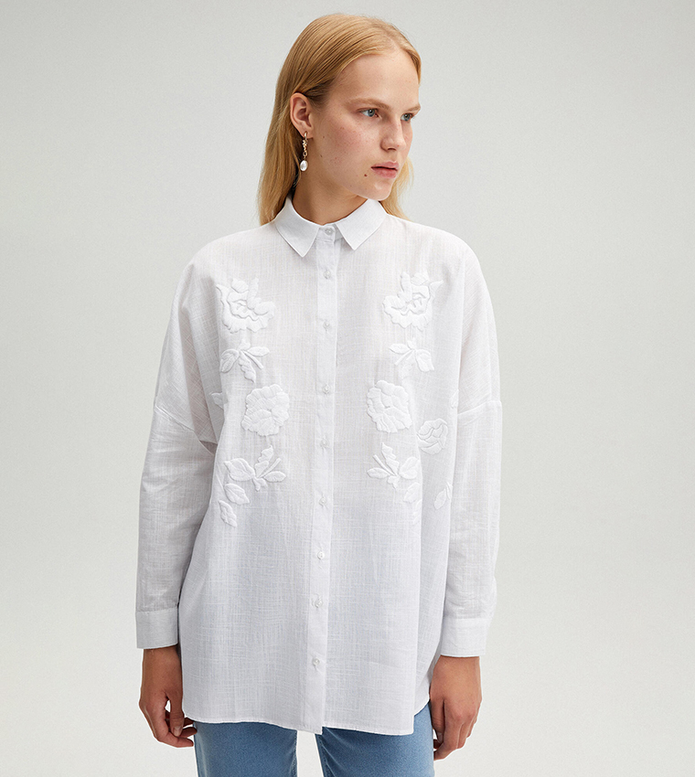 Oversized white collar on sale shirt