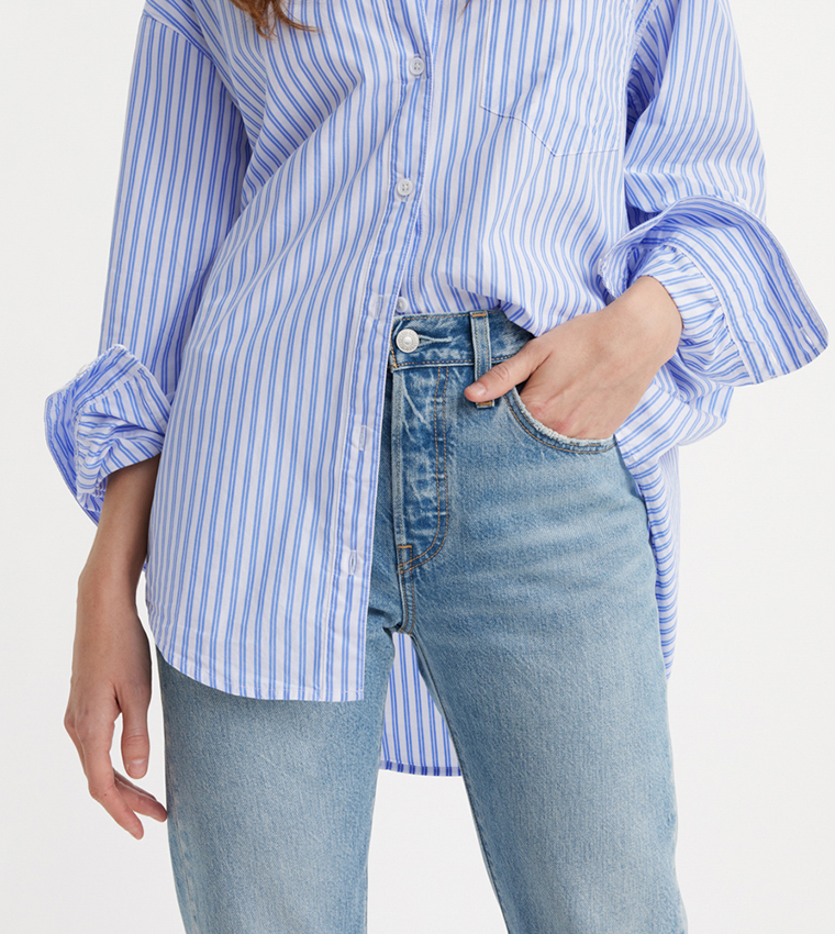 جينز خفيف قصير بقصة ضيقة 