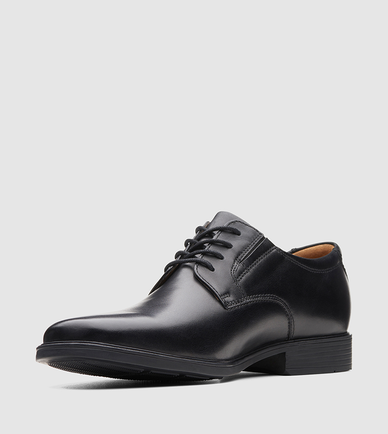 Buy Clarks Tilden Plain Formal Derby Shoes In Black | 6thStreet Saudi ...