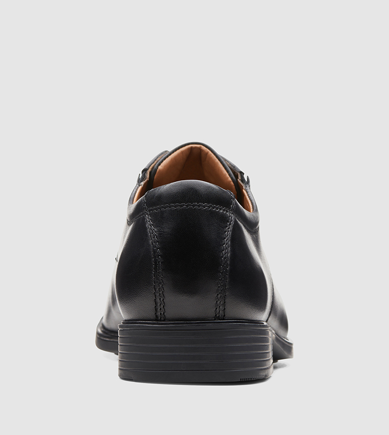 Buy Clarks Tilden Plain Formal Derby Shoes In Black | 6thStreet Saudi ...