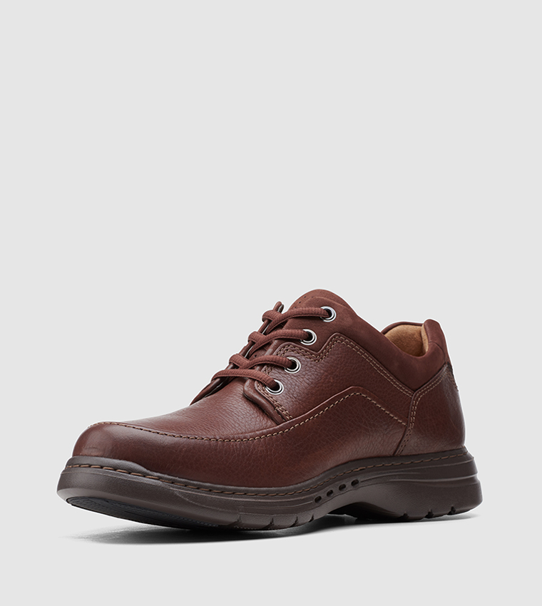 Buy Clarks UN Brawley Lace Up Casual Shoes In Brown | 6thStreet Saudi ...
