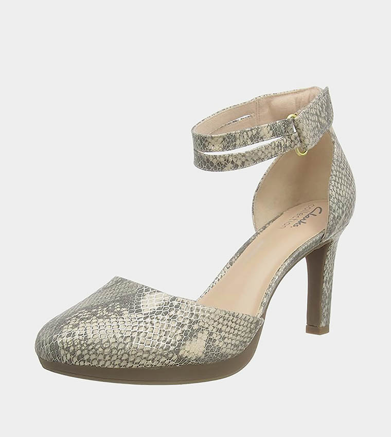 Clarks cheap beige pumps