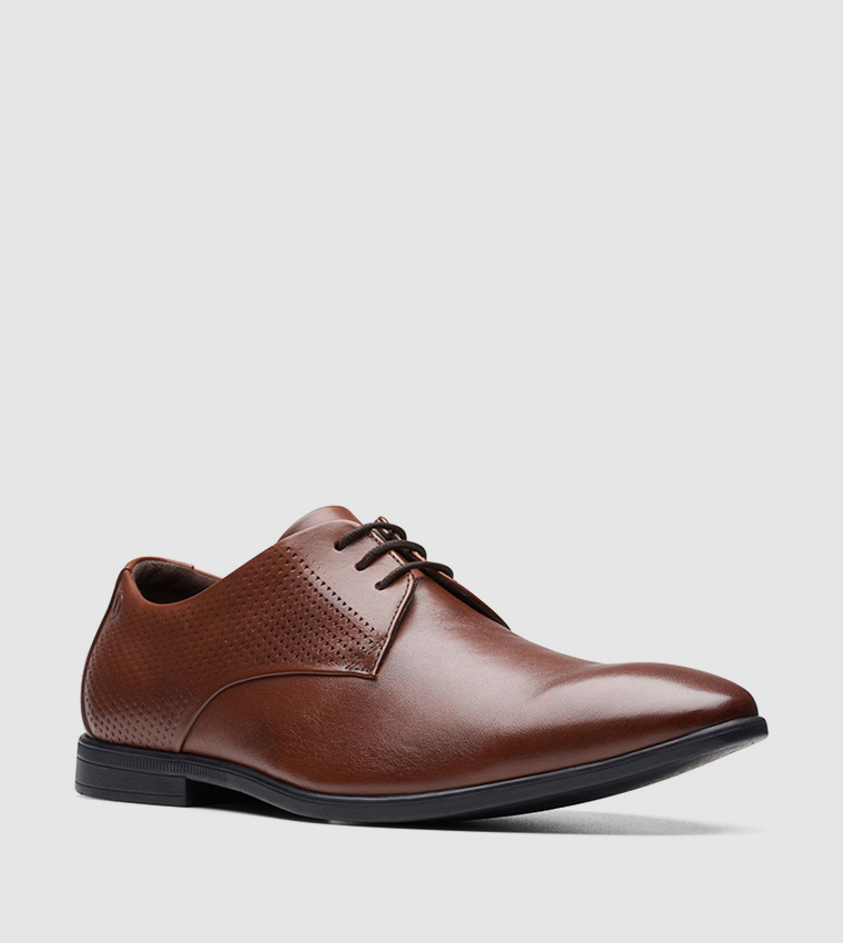 Buy Clarks Boswyn Lace Up Formal Shoes In Tan 6thStreet Saudi Arabia