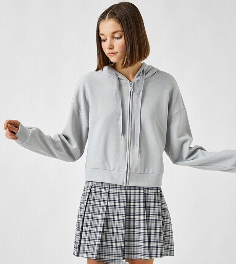 Buy Trendyol Basic Sweatshirt In Black | 6thStreet Oman
