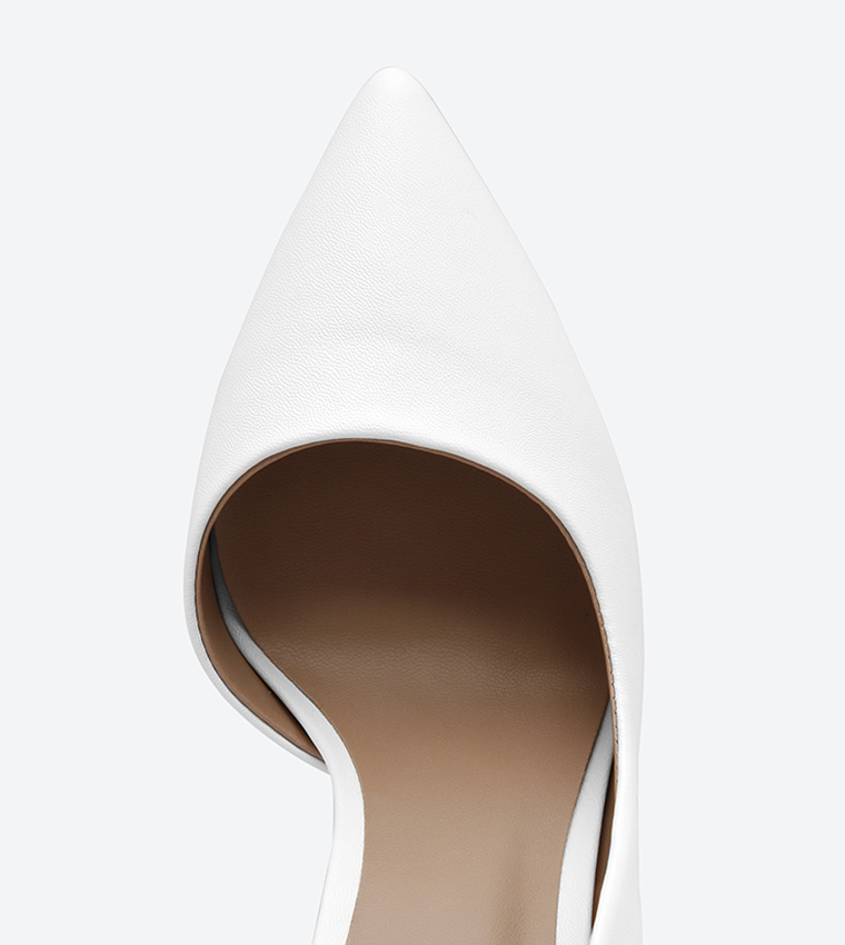 Thaoven White Pumps