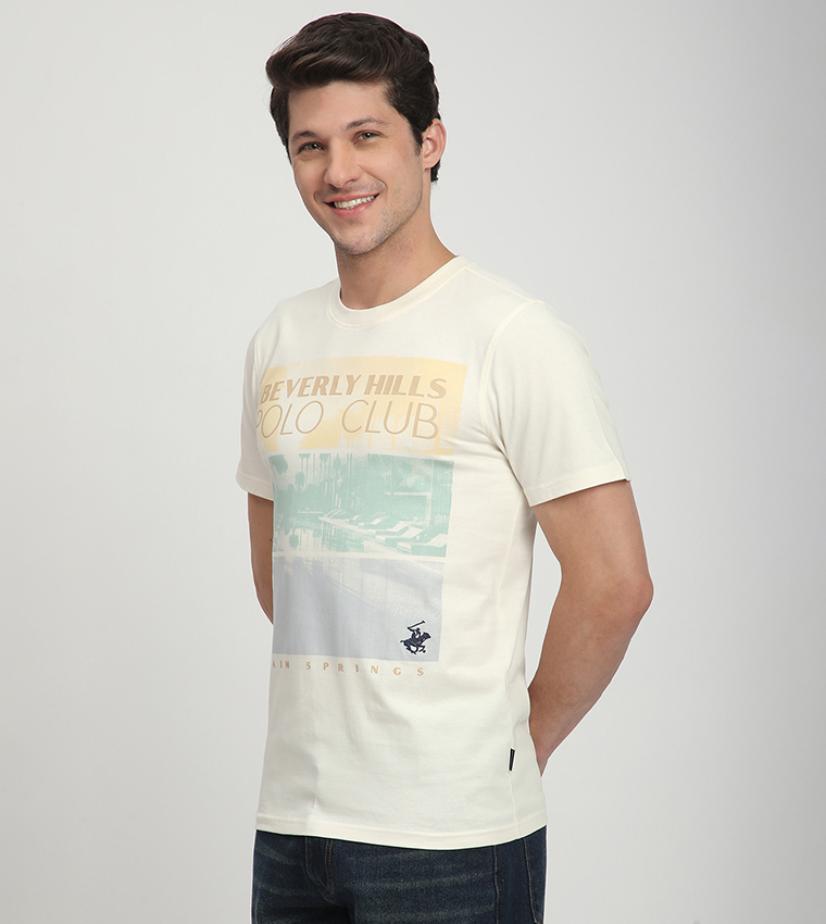 تيشيرت بأكمام قصيرة وطبعة شعار 