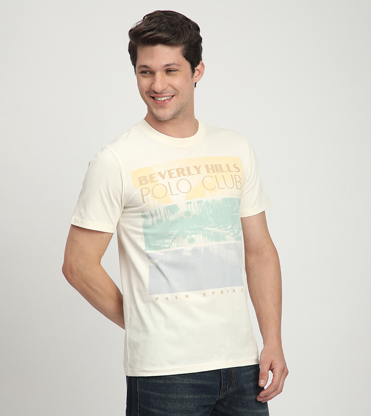 تيشيرت بأكمام قصيرة وطبعة شعار 