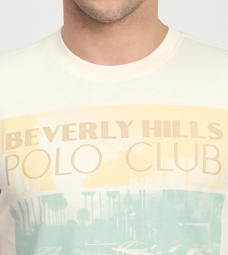 تيشيرت بأكمام قصيرة وطبعة شعار 