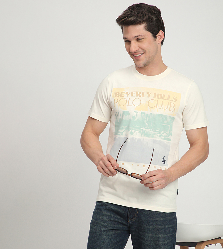 تيشيرت بأكمام قصيرة وطبعة شعار 