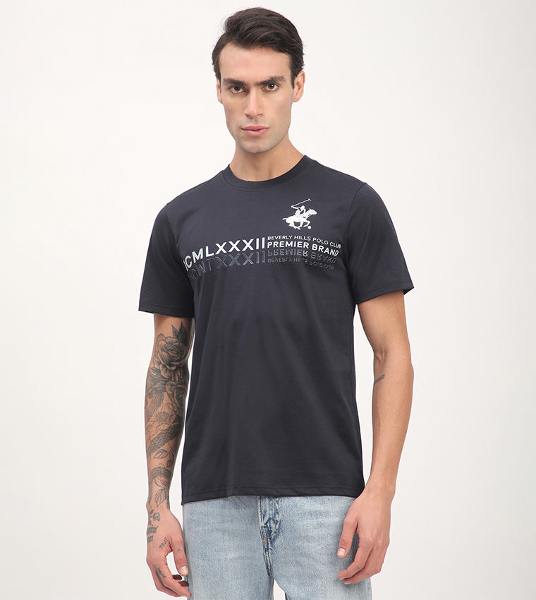 تيشيرت كاجوال بأكمام قصيرة بطبعة شعار