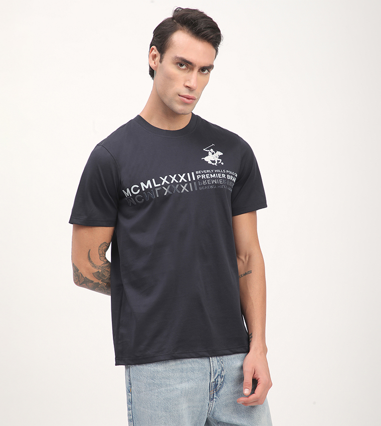 تيشيرت كاجوال بأكمام قصيرة بطبعة شعار