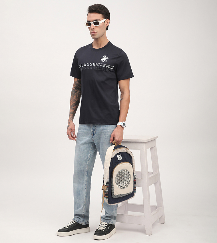 تيشيرت كاجوال بأكمام قصيرة بطبعة شعار