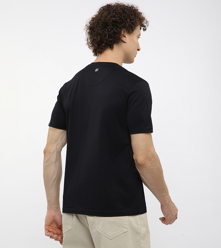 تيشيرت بطبعة شعار ورقبة مستديرة  