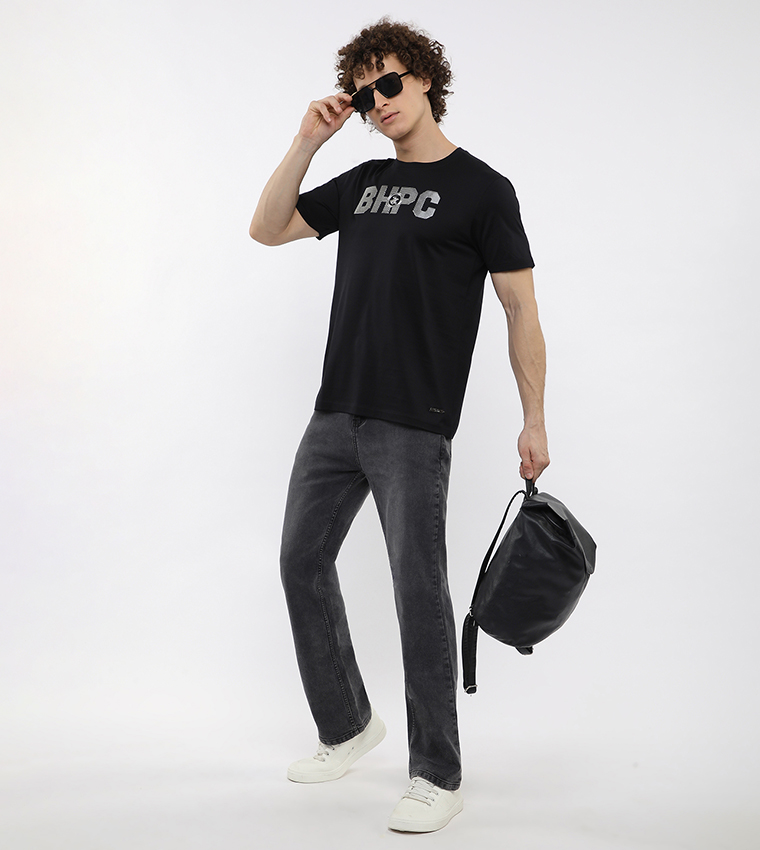 تيشيرت بطبعة شعار ورقبة مستديرة  