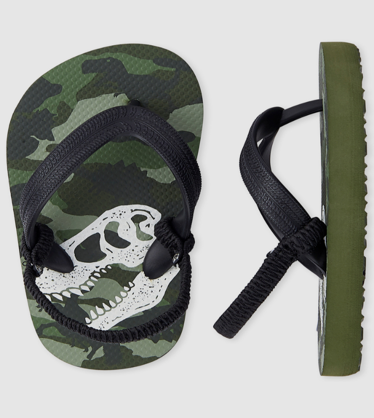 Boys camo sales flip flops