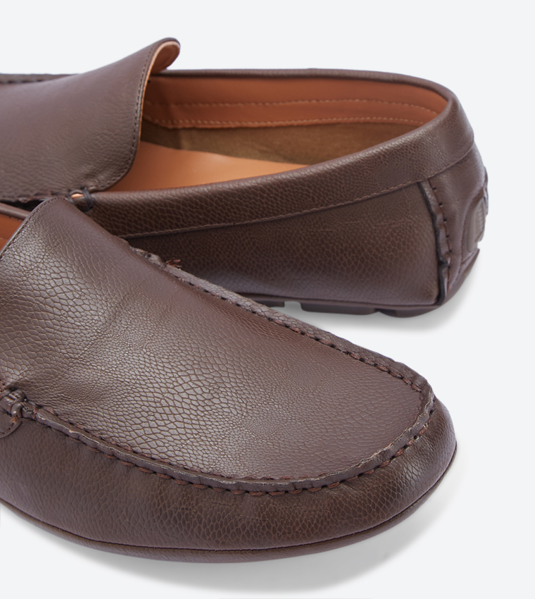 لوفر أستاديه بلون بني