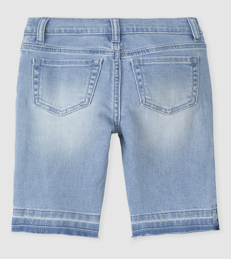 شورت جينز بقصة ممزقة 