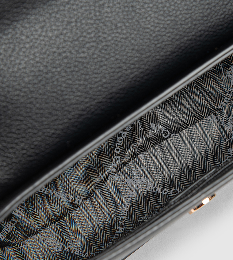 شنطة كروس بادي فلاب نسائية بشعار 