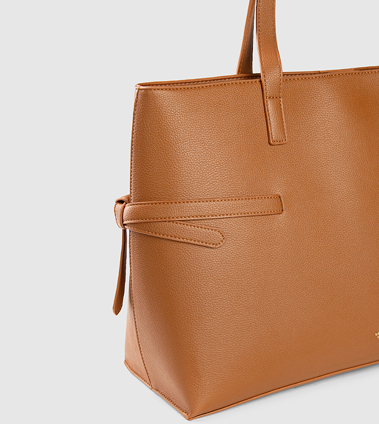 Textured Zippered Tote Bag