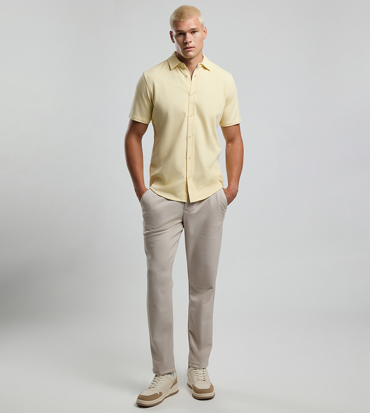 Solid Shirt with Classic Collar and Short Sleeves
