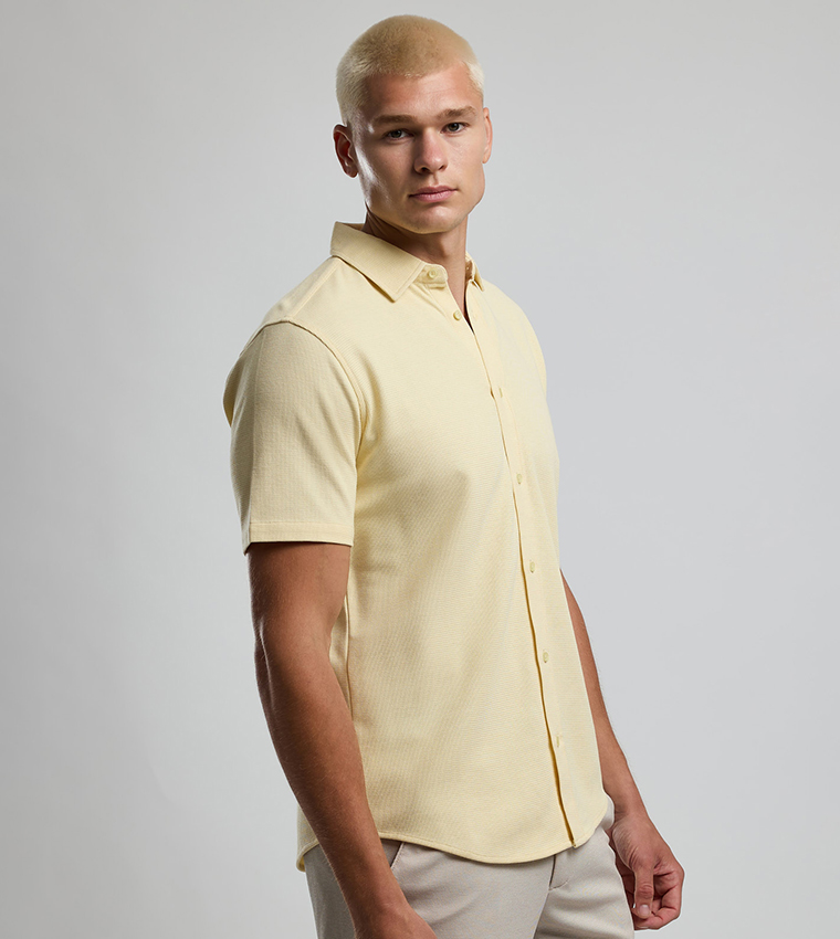 Solid Shirt with Classic Collar and Short Sleeves