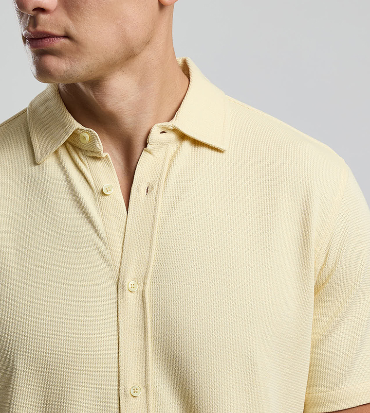Solid Shirt with Classic Collar and Short Sleeves