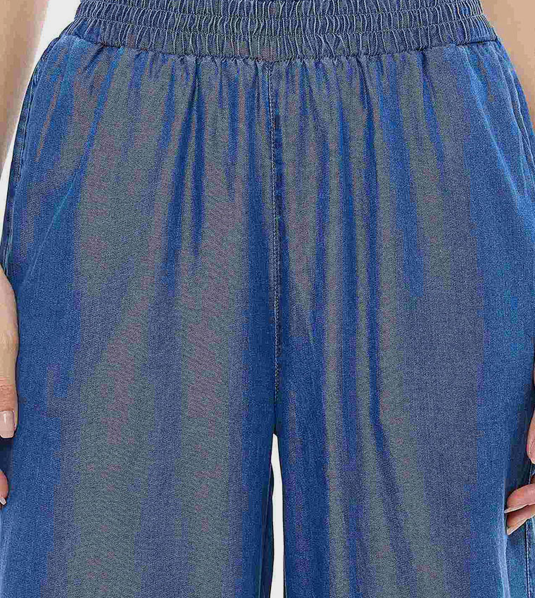 Washed Wide Leg Jeans with Elastic Waist