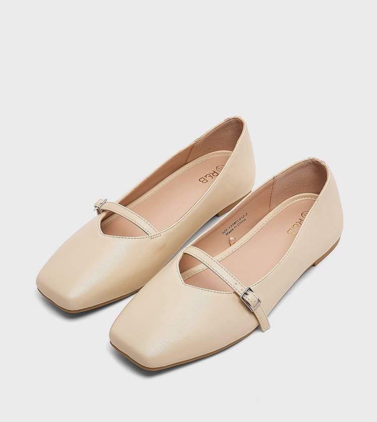 Buckle Detail Ballet Flats