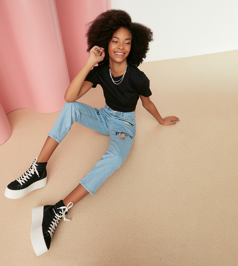 Mom jeans and 2025 air force 1