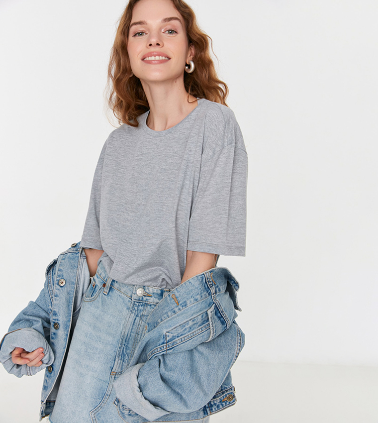 تيشيرت محبوك فضفاض بطبعة