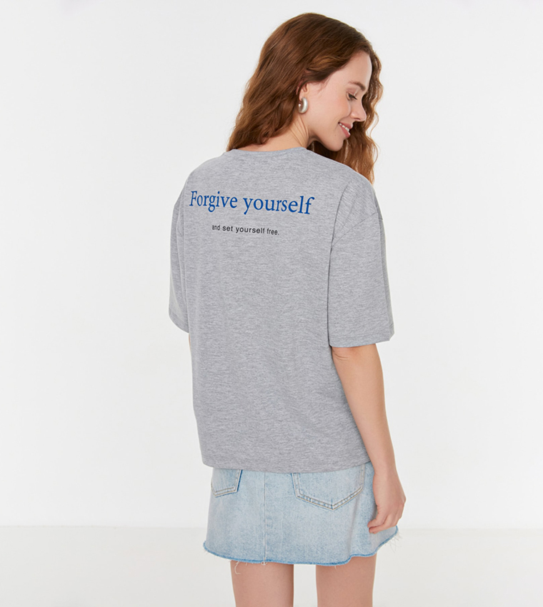 تيشيرت محبوك فضفاض بطبعة