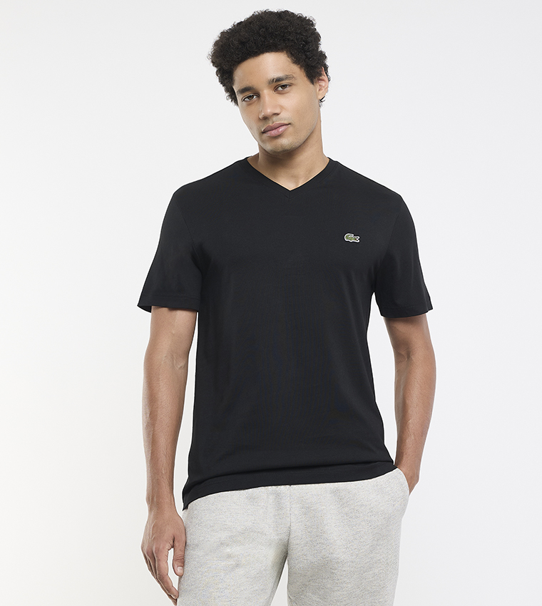 تيشيرت بشعار وياقة V 