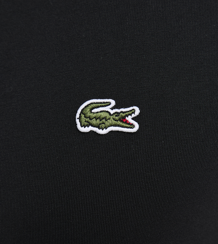 تيشيرت بشعار وياقة V 