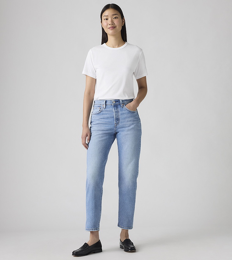 جينز قصير بقصة ضيقة 